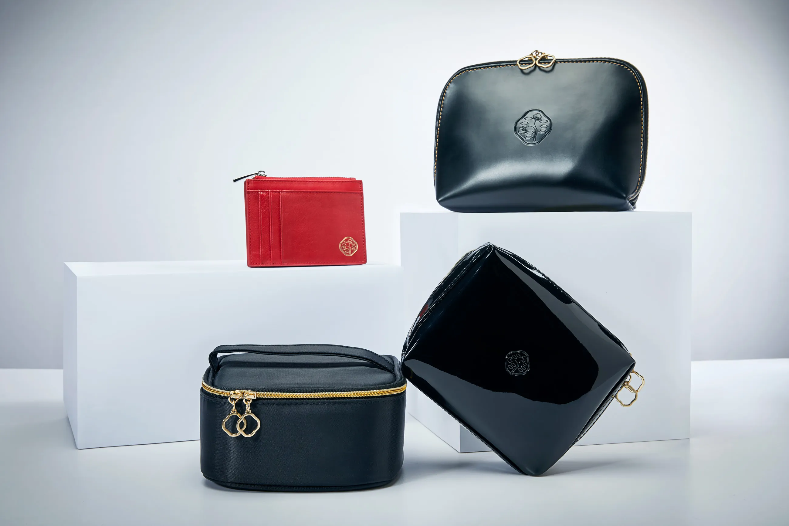 Giving our best to a client means perfecting the finer details of each creation. Crafted from premium quality leather